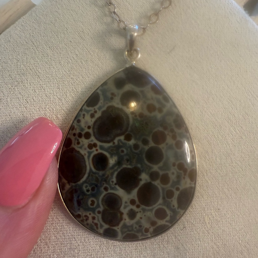 Elegant Teardrop Pendant Necklace - Multicolor